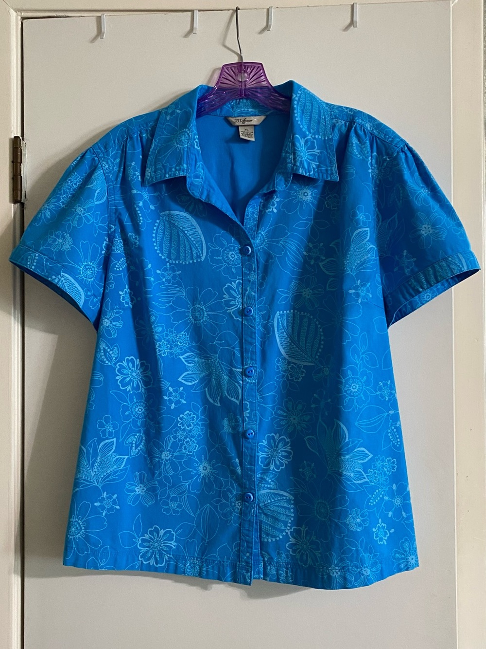 IB Diffusion women’s bright blue Hawaiian style shirt, light blue design